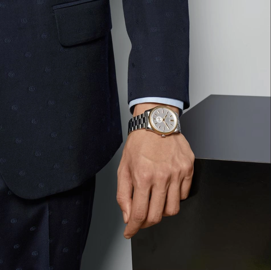 Gucci  Men's Automatic Wristwatch/ YA126390 Switzerland