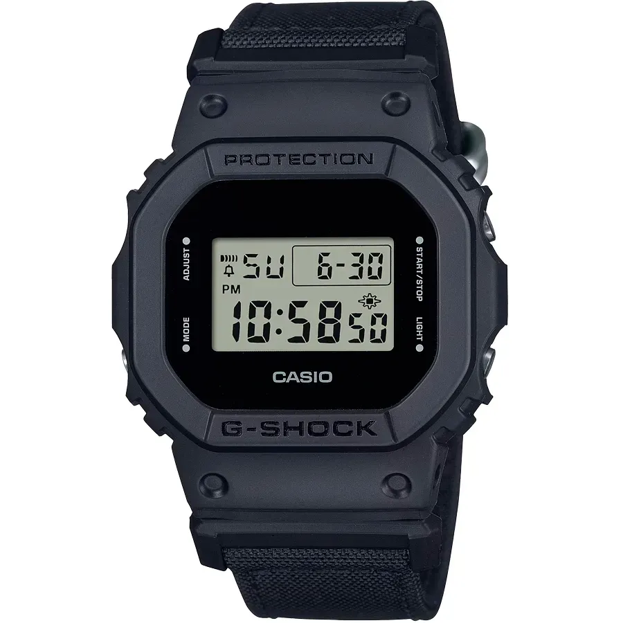 Casio G-Shock Men's Wristwatch/ DW-5600
