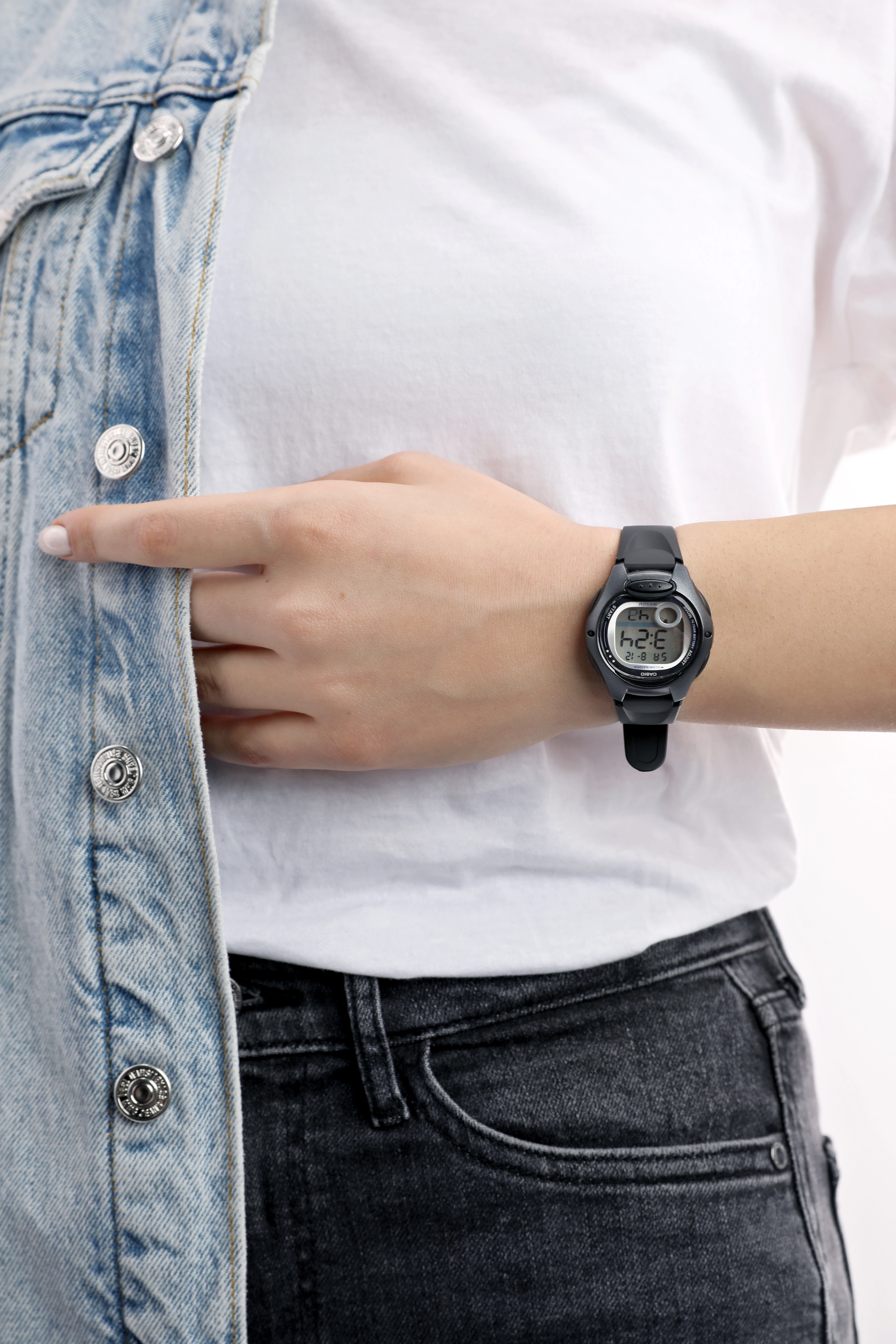 Casio General Ladies Wristwatch/ LW-200-1BVDF