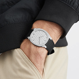 Gucci  Men's  Wristwatch/ YA163419 Switzerland